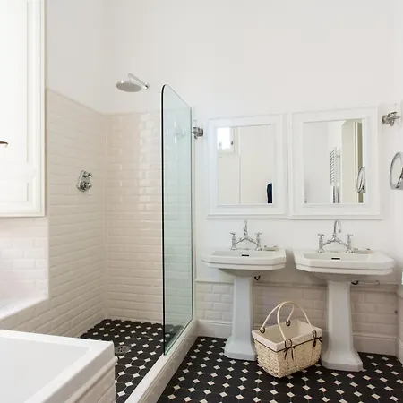 Via Giulia Iii By Onefinestay *